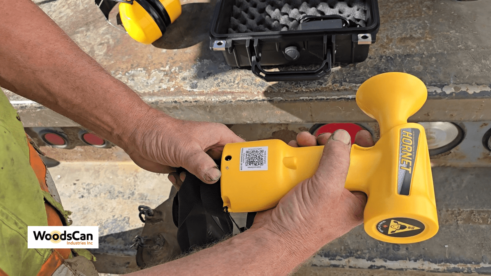 WoodsCan-Hornet-Air-Horn-LED-Charge-Indicator-1920-stills-1