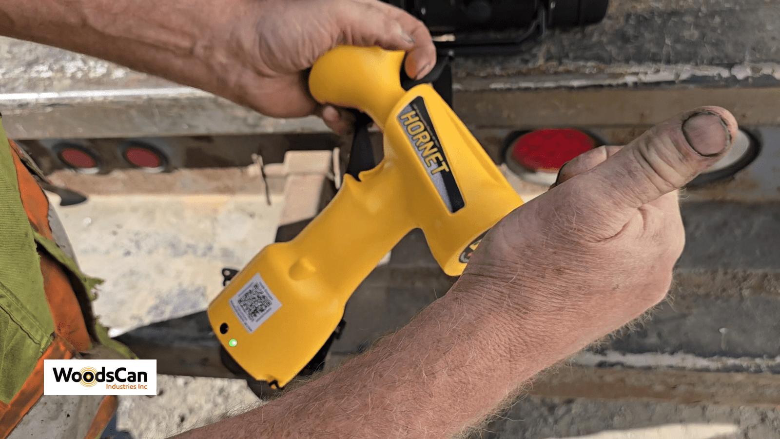 WoodsCan-Hornet-Air-Horn-LED-Charge-Indicator-1920-stills-3