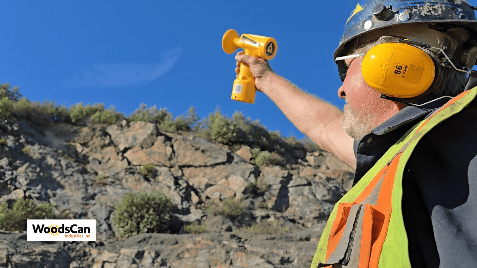 WoodsCan-Hornet-Air-Horn-LED-Charge-Indicator-1920-stills-4